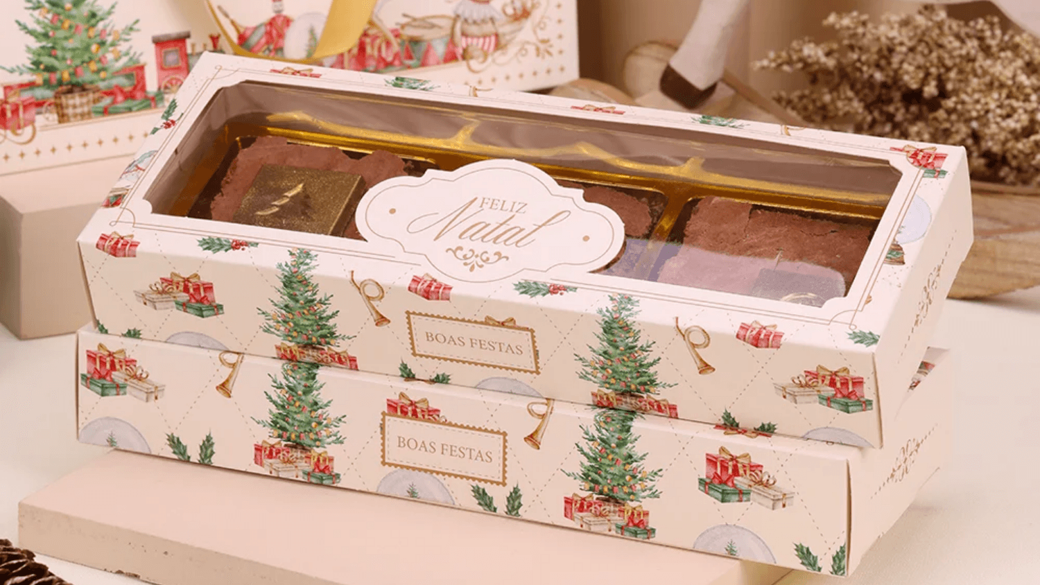 Kit com 3 brownies fudgy tradicional ca caixa de natalpersonalizada